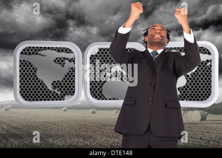 Immagine composita di happy businessman con bracci sollevati Foto Stock