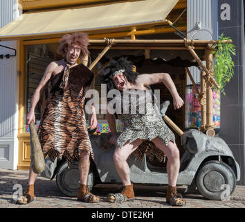 Flintstone costume immagini e fotografie stock ad alta risoluzione - Alamy