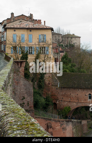 Rabastens, una città sul fiume Tarn, nel dipartimento del Tarn, Occitanie, Francia Foto Stock