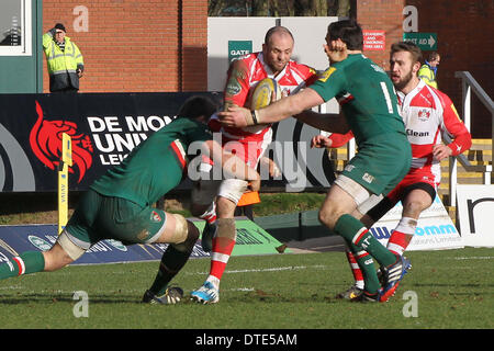 Leicester, Regno Unito. 16 feb 2014. Gloucesters Charlie Sharples fa una pausa durante la Aviva Premiership gioco tra Leicester Tigers e Gloucester Rugby da Welford Road Stadium. Credito: Azione Sport Plus/Alamy Live News Foto Stock