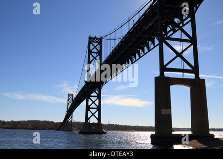 Mount Hope ponte di collegamento tra Portsmouth e Bristol Township, Rhode Island, Stati Uniti d'America si estende su Narragansett Bay Foto Stock