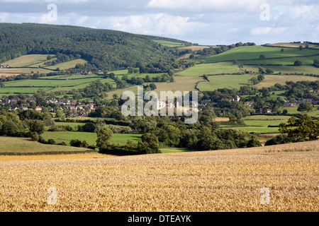 Clun il castello e il borgo di Clun da Cefns e il modo in Shropshire Shropshire Inghilterra Foto Stock