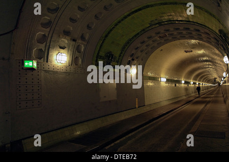 Alter Elbtunnel, tunnel, tubo, porto di Amburgo, Germania, Europa Foto Stock