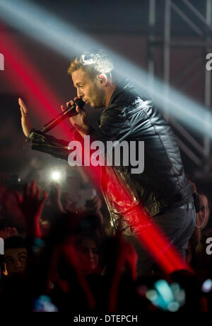 Praga, Repubblica Ceca. 16 feb 2014. Il cantante Ryan Tedder dal gruppo americano OneRepublic esegue durante il loro concerto a Praga Repubblica Ceca, febbraio 16, 2014. Credito: Vit Simanek/CTK foto/Alamy Live News Foto Stock