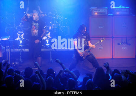 Zlin, Repubblica Ceca. 16 feb 2014. Cantante Derrick verde, a sinistra, e il chitarrista Andreas Kisser dei Sepultura eseguire a Zlin, Repubblica ceca, 16 febbraio 2014. © Zdenek Nemec/CTK foto/Alamy Live News Foto Stock