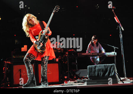 Texas, Stati Uniti d'America. 14 feb 2014. Musicista Nancy Wilson di cuore esegue in concerto come parte del San Antonio Stock Show & Rodeo presso l'AT&T Center il 14 febbraio 2014 in San Antonio, Texas - USA © Manuel Nauta/NurPhoto/ZUMAPRESS.com/Alamy Live News Foto Stock