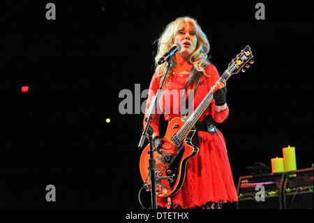 Texas, Stati Uniti d'America. 14 feb 2014. Musicista Nancy Wilson di cuore esegue in concerto come parte del San Antonio Stock Show & Rodeo presso l'AT&T Center il 14 febbraio 2014 in San Antonio, Texas - USA © Manuel Nauta/NurPhoto/ZUMAPRESS.com/Alamy Live News Foto Stock