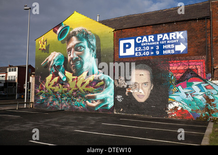 Ritratto di Green man  Face Art Graffiti su Cookson Street Car Park Walls parte del Re-Style Blackpool Project, Lancashire, Regno Unito Foto Stock