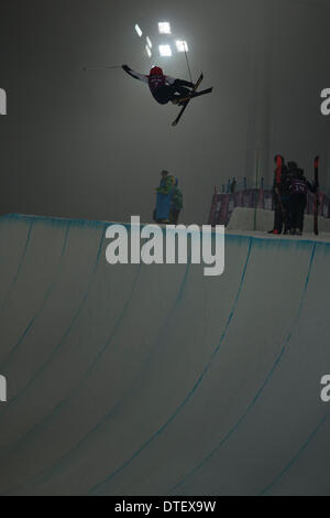 Sochi, Russia. 16 feb 2014. Womans halfpipe formazione. Rowan Cheshire (Team GB)in azione al Rosa Khutor extreme park. Credito: Azione Sport Plus/Alamy Live News Foto Stock