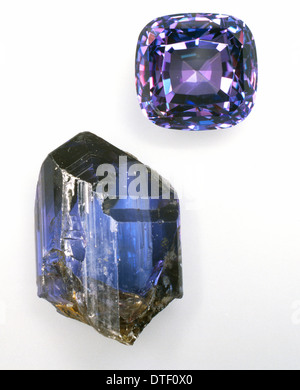 La tanzanite cristallo e pietra da taglio Foto Stock