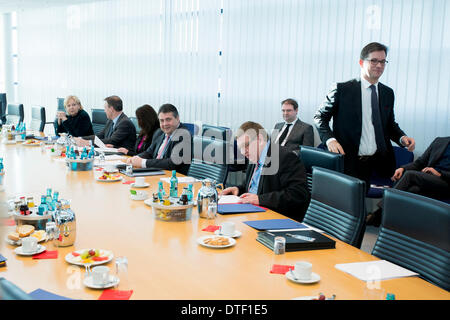 Berlino, Germania. Febbraio 17th, 2014. SPD leadership meeting a Willy Brandt Haus a Berlino. / Credito: Reynaldo Chaib Paganelli/Alamy Live News Foto Stock