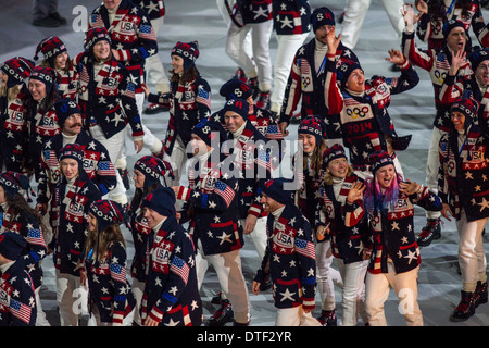 Stati Uniti marciando in durante le cerimonie di apertura presso i Giochi Olimpici Invernali, Sochi 2014 Foto Stock