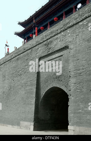 Parete della città con gate di Xian, una città in Cina Foto Stock