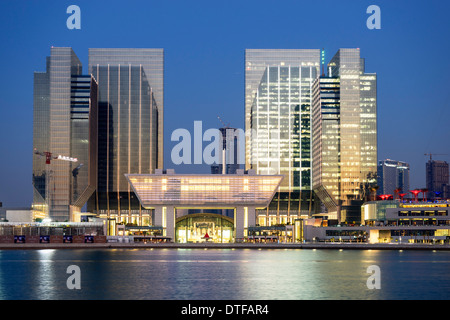 Visualizzare di nuovo Abu Dhabi mercato globale ( ADGM)lo sviluppo di proprietà su Al Maryah isola in Abu Dhabi Emirati Arabi Uniti Foto Stock