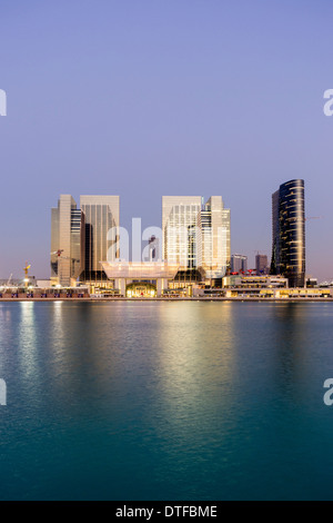 Visualizzare di nuovo Abu Dhabi mercato globale lo sviluppo di proprietà su Al Maryah isola in Abu Dhabi Emirati Arabi Uniti Foto Stock