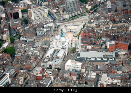 Ripresa aerea della piazza del mercato e il centro citta' di Nottingham, Nottinghamshire REGNO UNITO Foto Stock