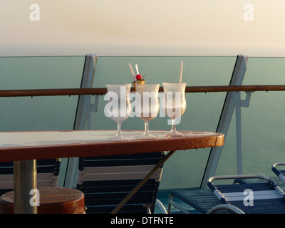 Abbandonato il cocktail di Royal Caribbean l'indipendenza dei mari Foto Stock