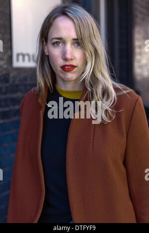 Olivia Fleming in posa sulla strada durante la settimana della moda di New York - Febbraio 7, 2014 - Foto: Pista Manhattan/Thomas B. Ling/picture alliance Foto Stock