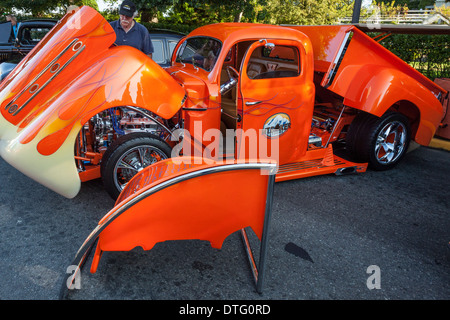 Mt. Baker Ford F100 classico carrello personalizzato nel 2013 a nord-ovest di Deuce giorni Hot Rod show-Victoria, British Columbia, Canada. Foto Stock