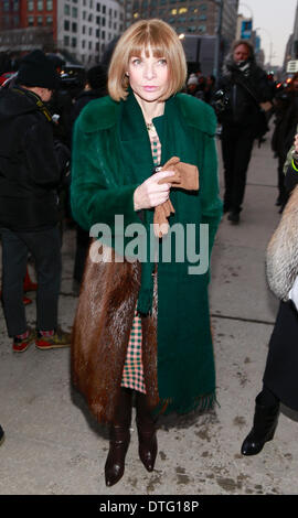 Vogue editor-in-chief Anna Wintour arrivando a Diane von Furstenberg pista show di New York City - Febbraio 9, 2014 - Foto: Pista Manhattan/Charles Eshelman/picture alliance Foto Stock