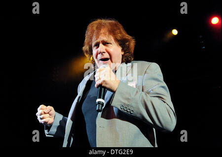 San Antonio, Texas, Stati Uniti d'America. 16 feb 2014. Il cantante Eddie denaro esegue in concerto presso il Teatro azteca il 16 febbraio 2014 in San Antonio, Texas - USA. Credito: Manuel Nauta/NurPhoto/ZUMAPRESS.com/Alamy Live News Foto Stock