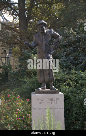 Statua del comico Max Miller in Brighton Foto Stock