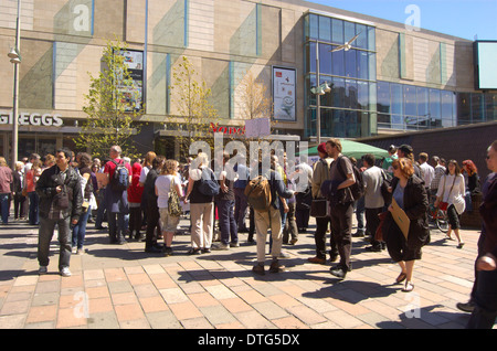 Glasgow, Scozia, 25 maggio 2013. Solo uso editoriale. Anti-OGM dimostrazione in Saint Enoch Square. Foto Stock
