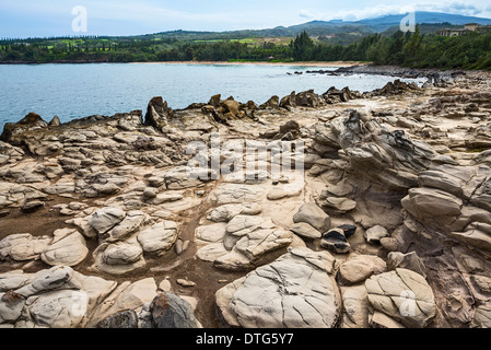 Drammatica roccia lavica formazione denominato Dragon's denti in Maui. Foto Stock