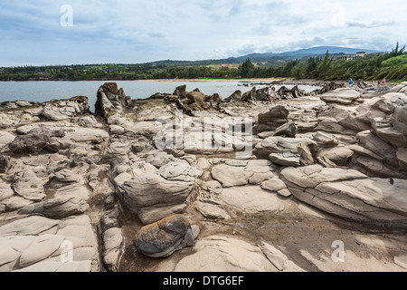 Drammatica roccia lavica formazione denominato Dragon's denti in Maui. Foto Stock