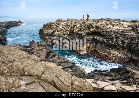 Drammatica roccia lavica formazione denominato Dragon's denti in Maui. Foto Stock