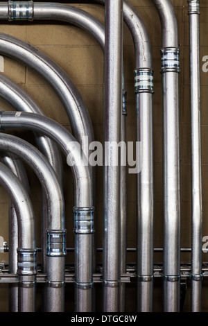 Immagine astratta di una molteplicità di conduttori elettrici Foto Stock