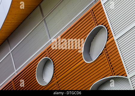 Immagine astratta di un moderno edificio di ricerca presso il triumf accelerator center Foto Stock