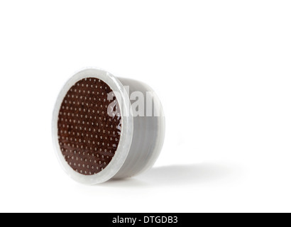 Cialda di caffè per espresso su sfondo bianco. Foto Stock