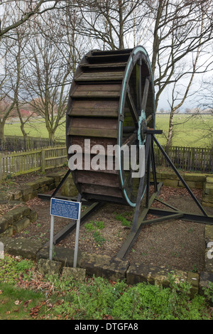 Conserve di acqua ruota mulino risalente al 1850 circa in Stokesley North Yorkshire England Regno Unito Foto Stock