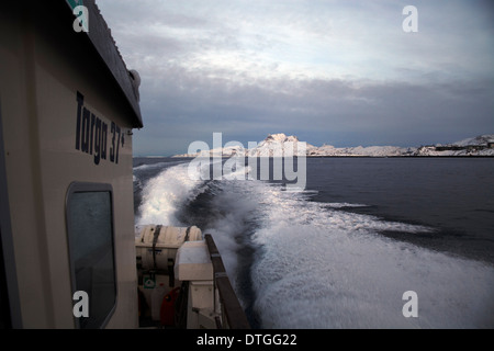 Da un viaggio tra i fiordi della Groenlandia. Iceberg e acqua fredda. Rocce. Il Nuuk city si trova all'inizio del fiordo. Foto Stock