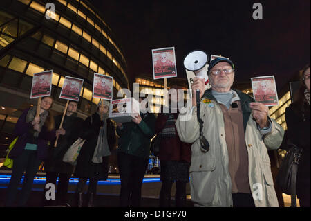 Municipio di Londra, Regno Unito. 17 Febbraio, 2014. Un ricco municipio assistito a scene frustrante in un incontro pubblico ospitato dal MPS & il Vice Sindaco per le attività di polizia e la criminalità a discutere il problema del cannone ad acqua utilizzare a Londra. Boris Johnson ha accettato in linea di principio cannone ad acqua utilizzate nella capitale. Credito: Lee Thomas/Alamy Live News Foto Stock