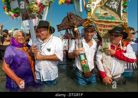 Europa, Francia, Bouche-du-Rhone, 13, Saintes-Maries-de-la-Mer, pellegrinaggio degli zingari. Foto Stock