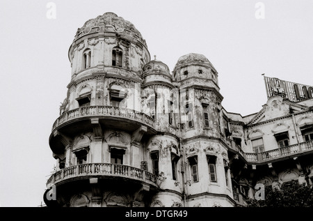 Esplanade Mansions in Kolkata Calcutta nel Bengala Occidentale in India in Asia del Sud. Alloggiamento della casa diroccata vetustà Mansion Viaggi di architettura Foto Stock