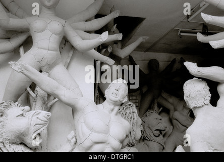 Divinità indù in Kumartuli Kumortuli in Calcutta Kolkata nel Bengala Occidentale in India in Asia del Sud. Arte Religione Cultura Religiosa scultura Travel Foto Stock