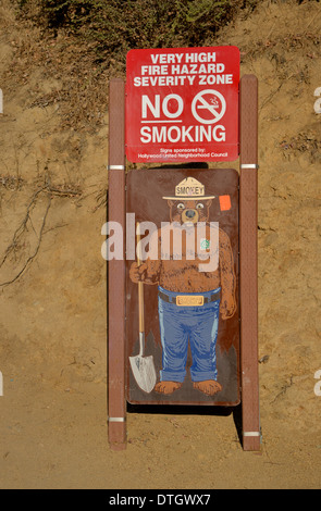 Smokey Bear fuoco segno di avvertimento in caldo e secco tinder California Foto Stock