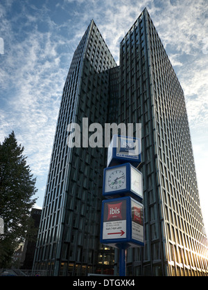 Edificio per uffici, Dancing torri, ad Amburgo, St. Pauli, Reeperbahn, Germania. Foto Stock