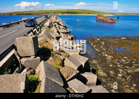 Barriera di Churchill n. 3, costruito durante la Seconda Guerra Mondiale per proteggere il porto naturale di Scapa Flow, South Ronaldsay, Orkney Foto Stock