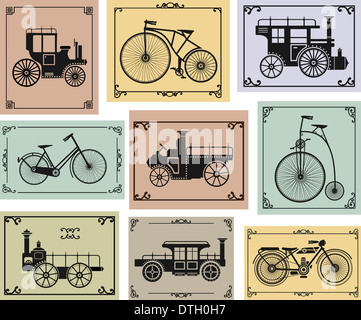 Set di vettore di vecchie biciclette e auto su un sfondo colorato Foto Stock