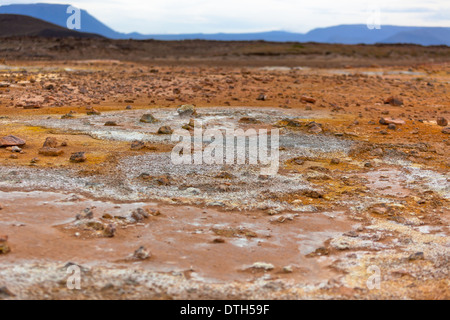 Deserto di pietra in area geotermale Hverir, Islanda. Inquadratura orizzontale Foto Stock