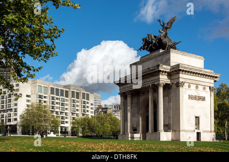 Monumento a Wellington nel mezzo di Hyde Park Corner rotonda Foto Stock