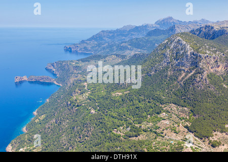 Maiorca la costa nord-occidentale. La penisola di Foradada, Valldemossa area. Montagne Tramuntana. Vista aerea. Isole Baleari, Spagna Foto Stock