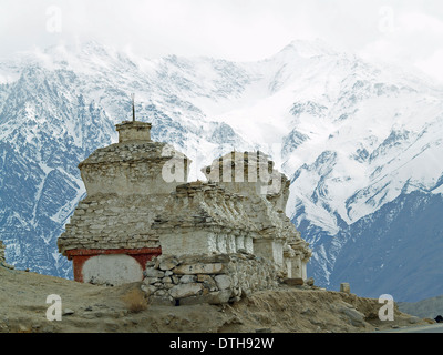 Chortens vicino monastero Likir,Ladakh,l'India Foto Stock