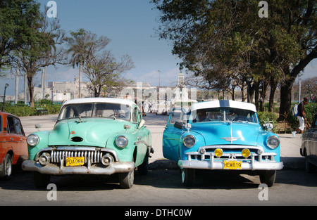 Vintage American Cars nella Vecchia Havana, Cuba, dei Caraibi e America centrale Foto Stock