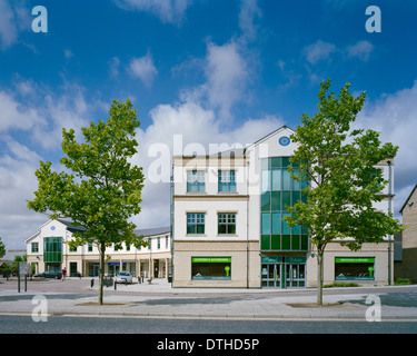 Caxton House shopping center in Great Cambourne Cambridgeshire Foto Stock