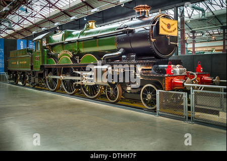 GWR locomotiva a vapore Castello di Caerphilly esposti nel museo di vapore Swindon Regno Unito Foto Stock